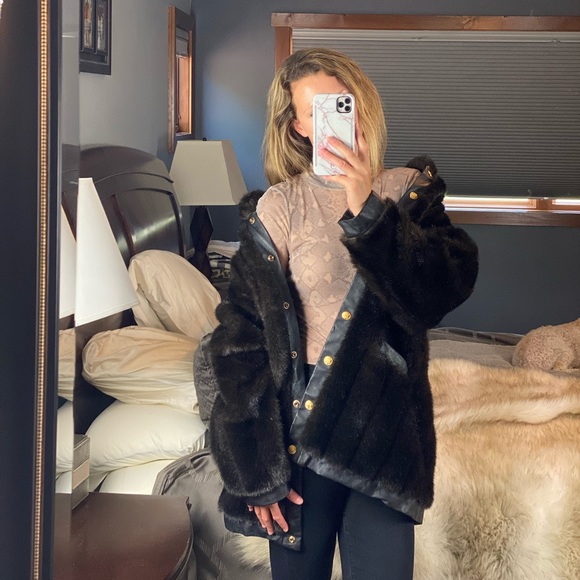 R.Z.R. Faux Fur with Leather Trim Coat with Detachable Sleeves, Large - Picture 5 of 11